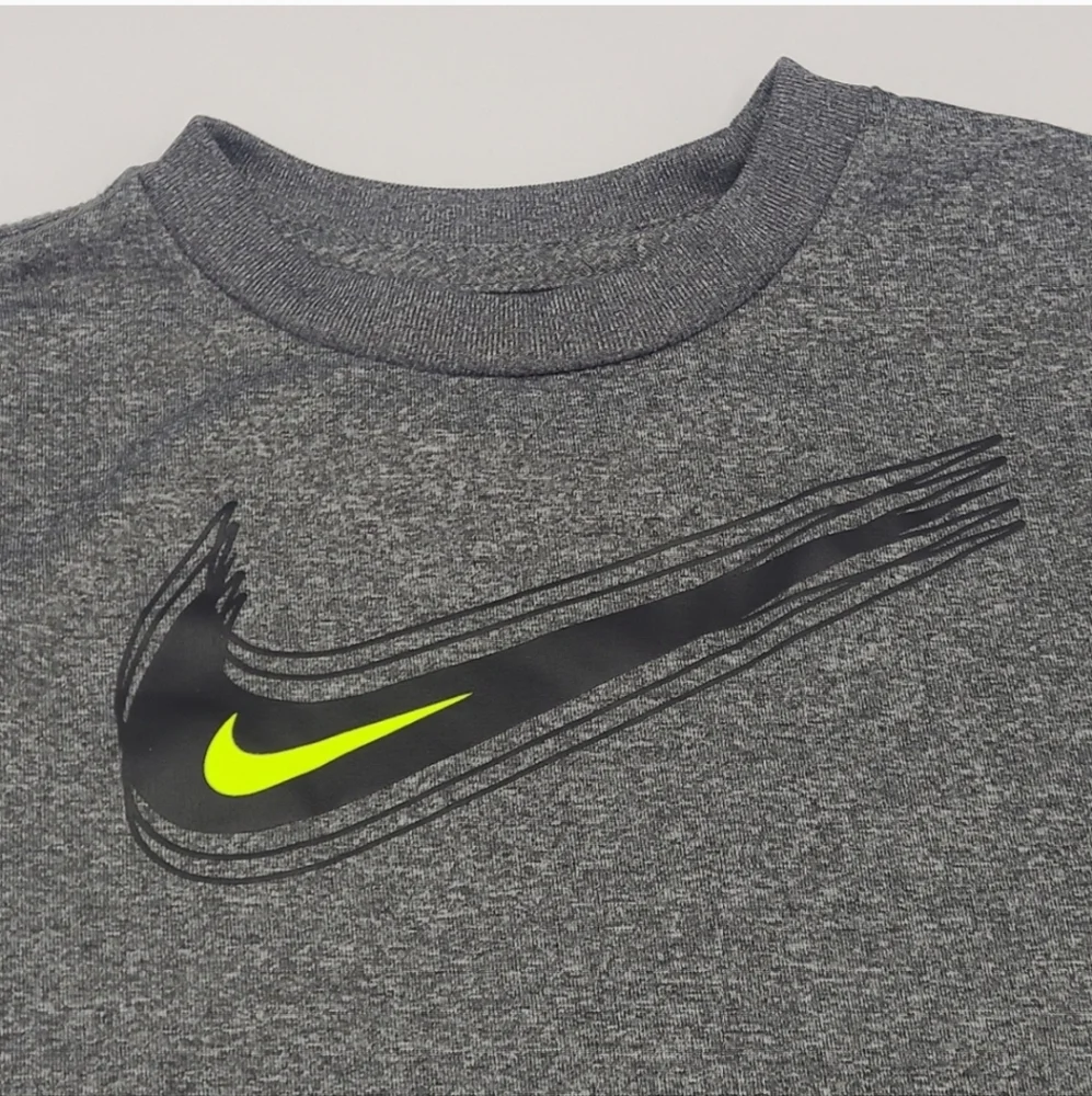 Nike boys' Dri-Fit tee and shorts set size 2T - Picture 3 of 7